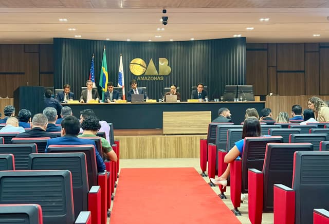 Pleno suspende presidente do Fluminense por reclamação desrespeitosa