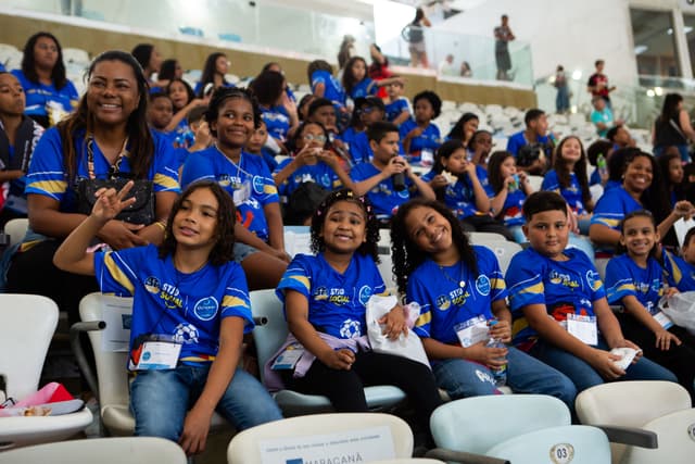 STJD Social leva 80 crianças e adolescentes de Manguinhos ao clássico entre Flamengo e Fluminense no Maracanã